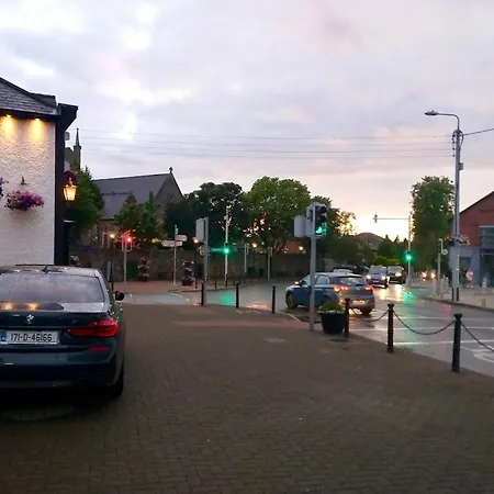 Quiet Double Ensuite In Prestige Location בית הארחה