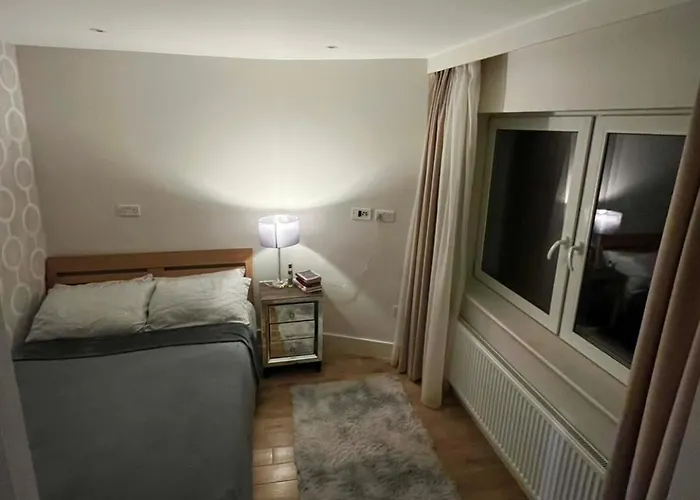 Quiet Double Ensuite In Prestige Location *