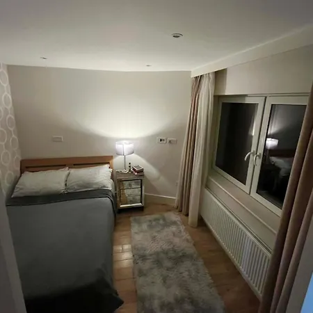 Quiet Double Ensuite In Prestige Location *